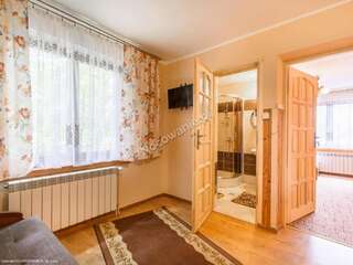Фермерские дома Pokoje u Katarzyny Rzepiska Семейный номер-студио-4